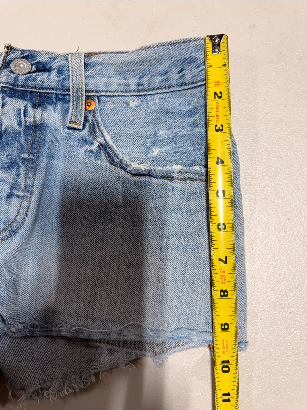 Levi’s 501 High Rise Cut Off Shorts Size 25 Light Wash Distressed Denim - Picture 8 of 10
